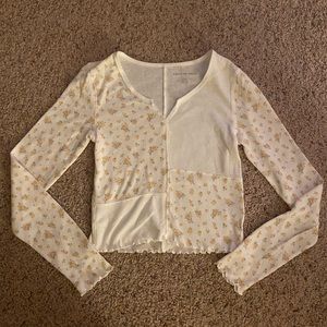 American Eagle Cropped Floral Long Sleeve